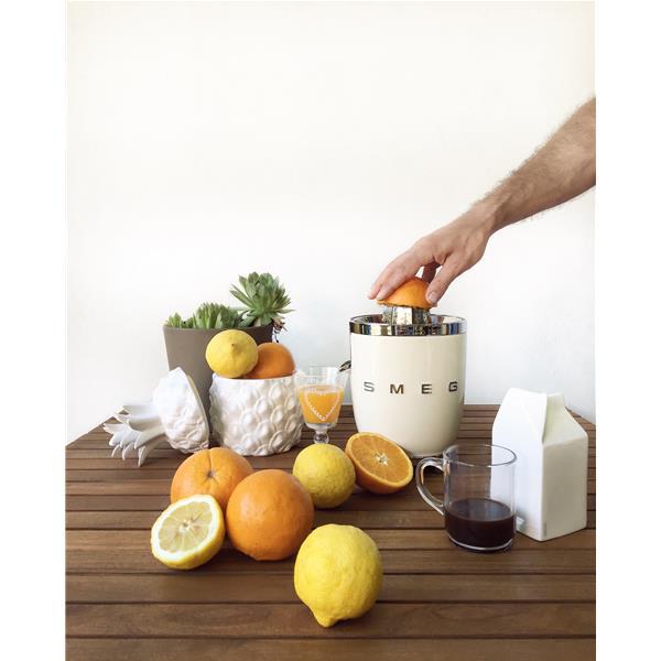 smeg-presse-agrumes-creme-annees-50-cjf11creu-1217849-4